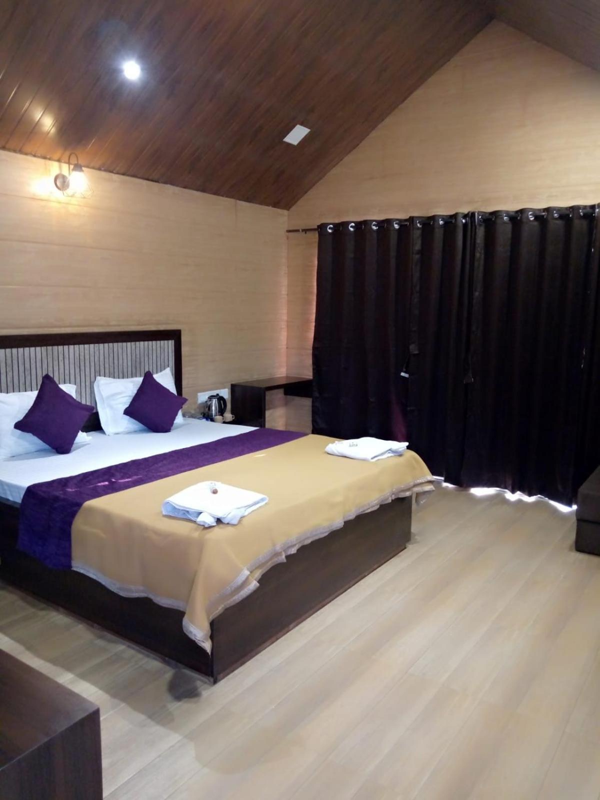 Whistling Waves Beach Resort Anjarle Exterior photo