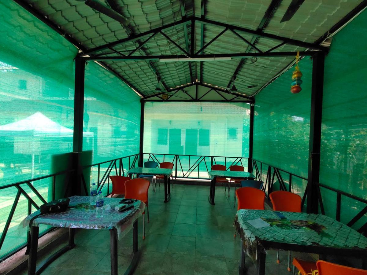 Whistling Waves Beach Resort Anjarle Exterior photo