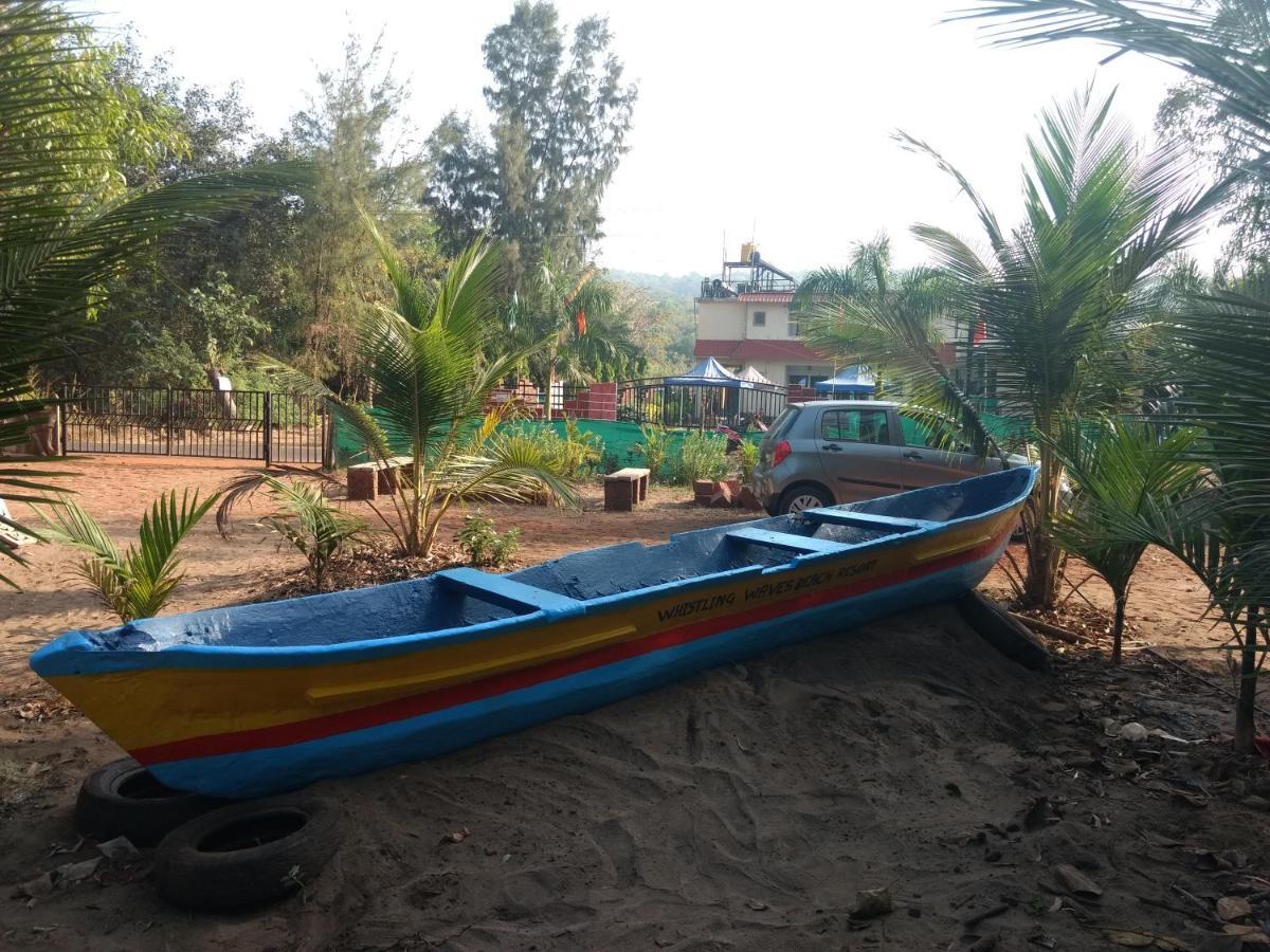 Whistling Waves Beach Resort Anjarle Exterior photo