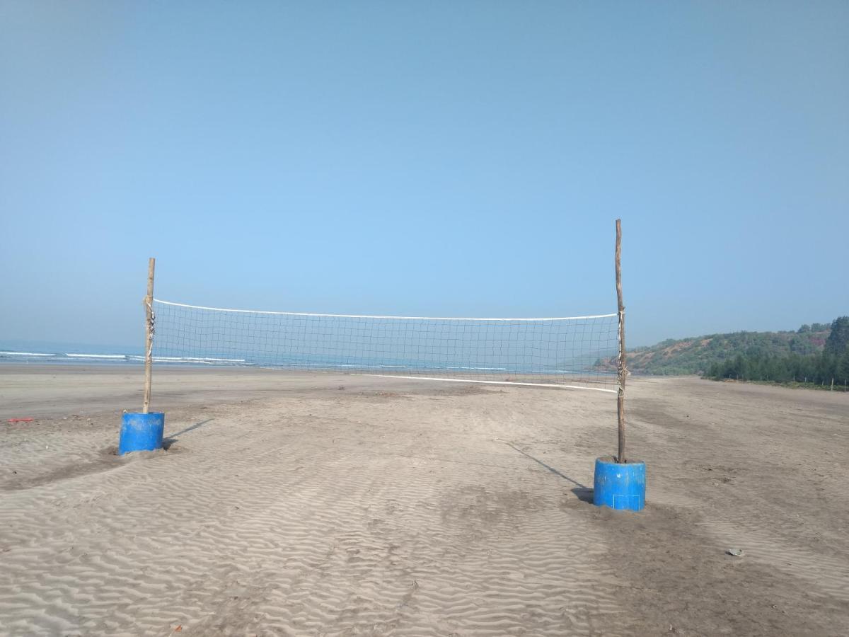 Whistling Waves Beach Resort Anjarle Exterior photo